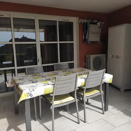 T2 Vue Mer, Jardin Clos, Village Cap Esterel St Raphael * Saint-Raphaël